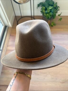 Eddie Bauer 100% Wool Felt Fedora Hat Taupe Brown Leather Band